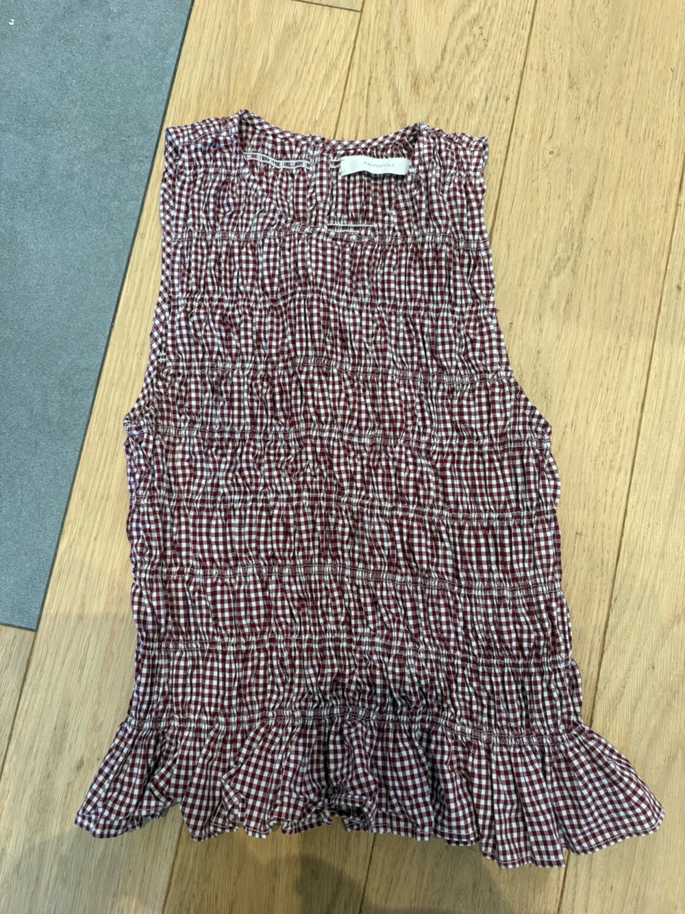 Faithfull the Brand Wonen’s Heidi Smocked Gingham Top
